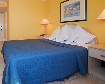 Holiday Inn Express & Suites Nassau Szoba fotó