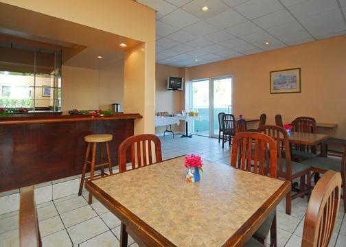 Holiday Inn Express & Suites Nassau Étterem fotó